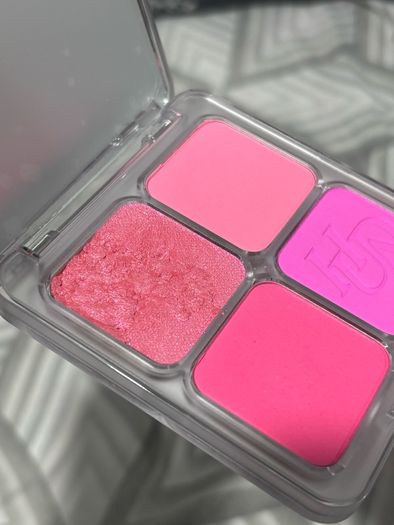 Huda beauty blush palette