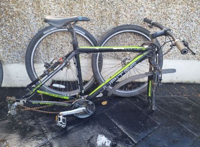 bike Jupiter forks have damage  for parts