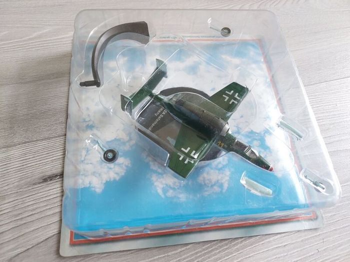 Atlas Collection 1:72 Diecast WWII Heinkel He 162A Salamander Fighter Plane Aircraft