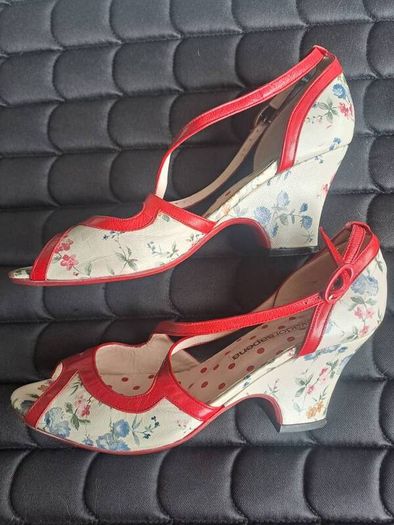 shoe,vintage look like,beutifull classy heal