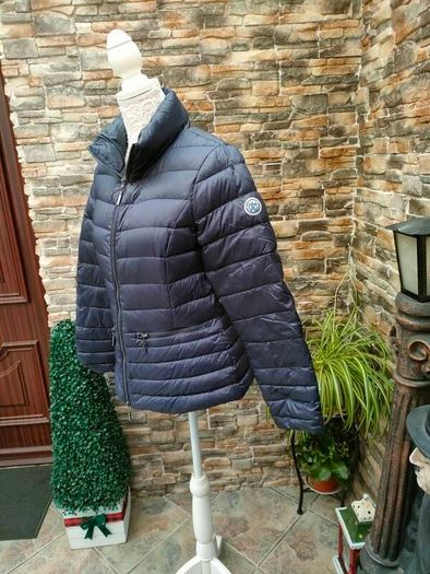 Beaumont Amsterdam ladies down light weight puffer jacket  Size Small 38 EU Full zip 2 zip pockets  Great winter jacket  Measurements in the photos