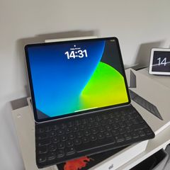 iPad Pro 12.9 3rd Generation 256 GB + Apple Pencil + Keyboard