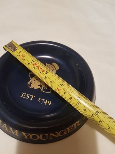william younger ashtray ,,lovely deep blue ,great colour & advertising,,collectors piece  ,few marks ,,price includes post to anywhere in ireland, thank you.