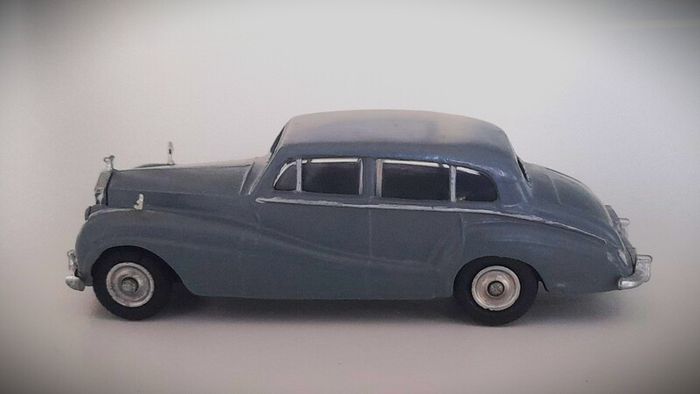 Diecast Vintage Dinky Toys Rolls-Royce Silver Wraith - Good Repaint by Seller/No Box