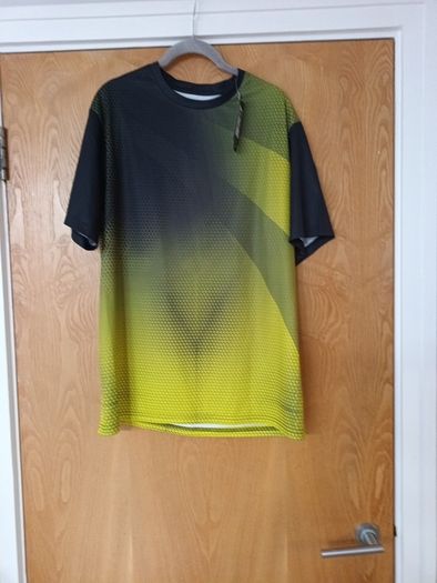 Dunnes  Stores  Quick Dry Performance  Sports Top.  S. Large.  B.N.W.T