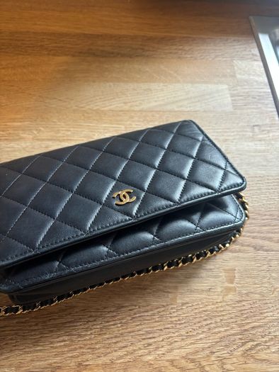 Chanel Wallet on Chain authentic