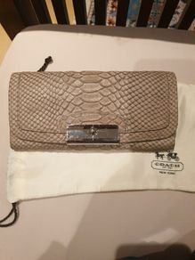 Coach ladies wallet genuine