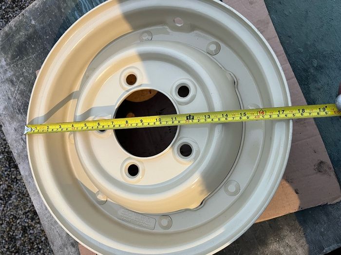 Land Rover Series split-rim wheel