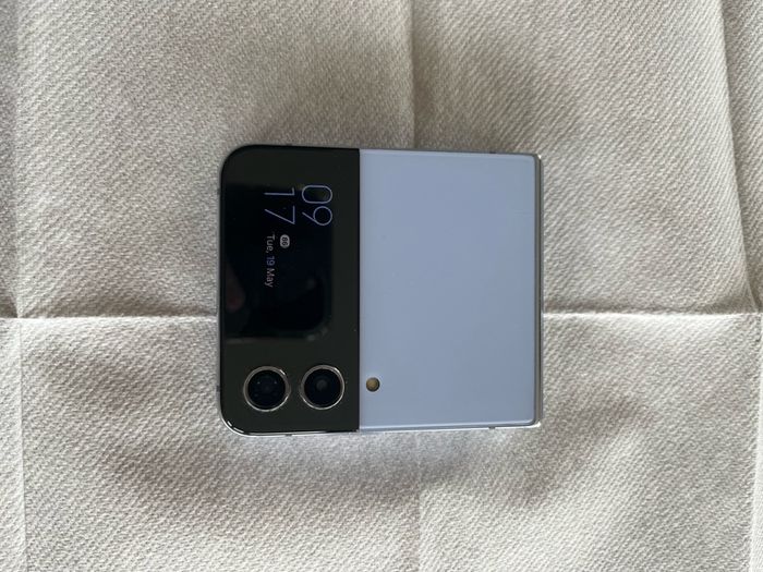 Samsung galaxy flip 4