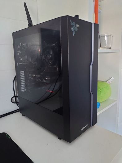 gaming pc, monitor and keyboard
