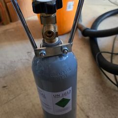 Aquarium CO2 canister 2Kg half full