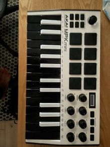 Akai mpk mini mkii white