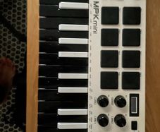 Akai mpk mini mkii white