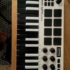 Akai mpk mini mkii white