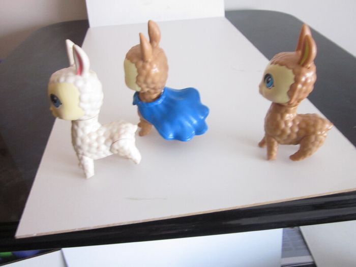 Three Jakks Who is Your Llama Toy Figures