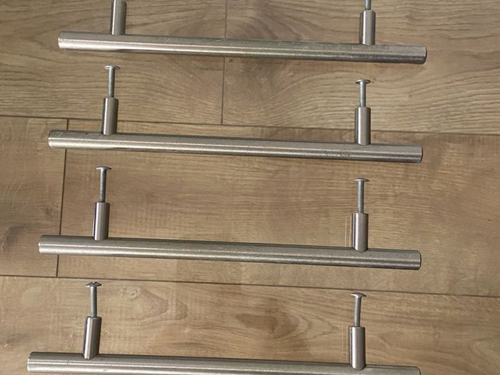 Furniture/cabinet handles