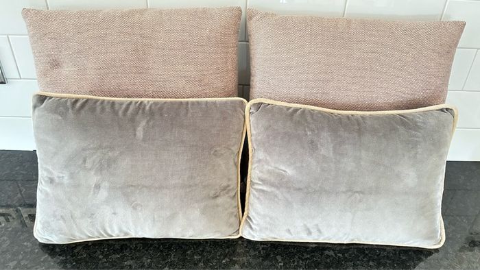 4 cushions