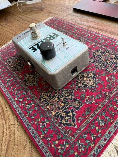 Electro-Harmonix Freeze Sound Retainer