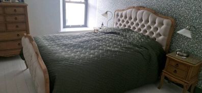 King size bed plus lockers