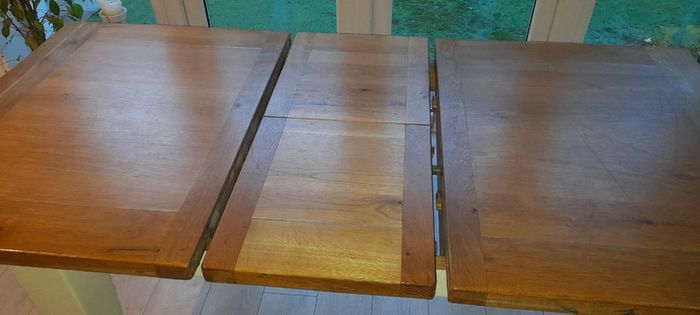 Extendable solid oak dining table