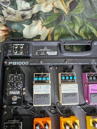 Behringer PB1000 Pedal Board With Power Supply & Hard Case