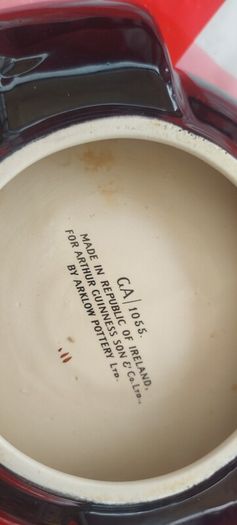 Vintage Guinness arklow ashtray ,collectors item,,hard to come by ,with smoking bans and arklow  gone out of business,,sold as seen ,see pictures for condition,