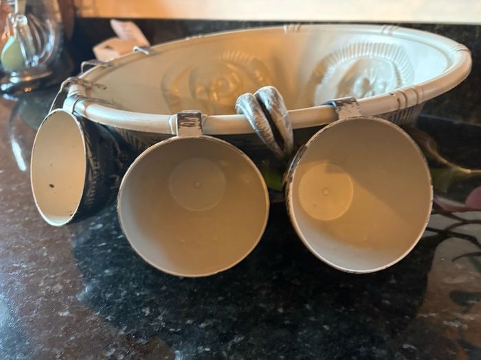 Halloween punch bowl with ladle and 6 cups