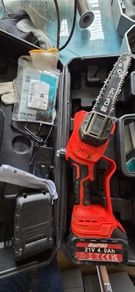 mini saw with charger and battery