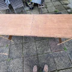 Folding table