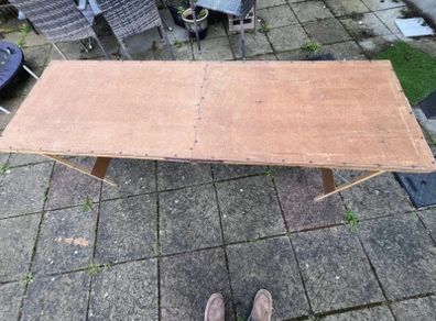 Folding table
