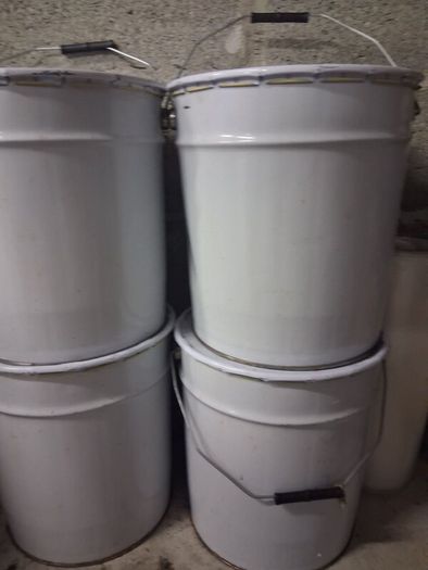 4 20 Litres Of Black Roof Paint Cost 600 sell 300