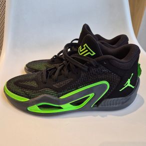 Nike Jordan basketball shoes