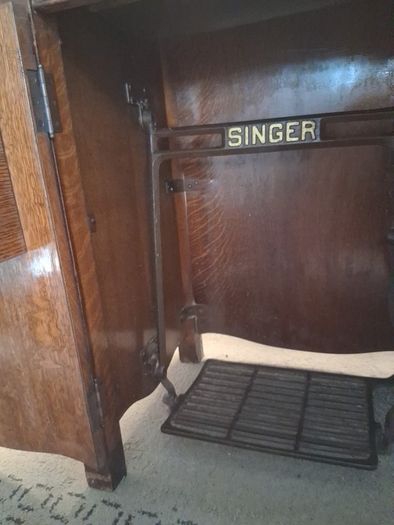 1920- 1950s Singer sewing machine cabinet