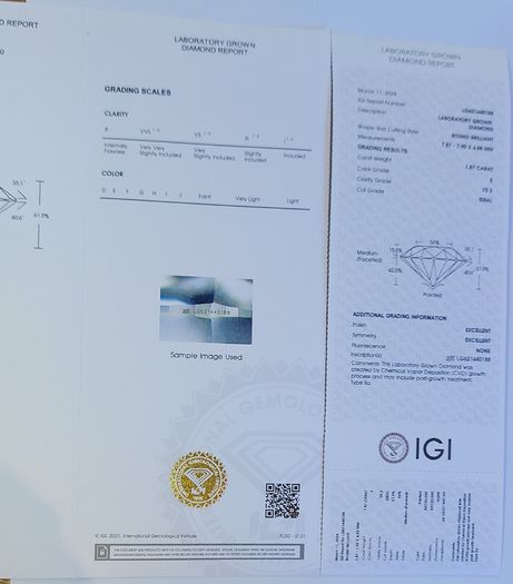 14k Gold ring with 2.07 ct Lab-Grown Diamond, 1.87ct main lab-diamond cerified by IGI and Laser inscripted Ideal cut!