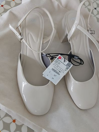 Cream sandals brand new size 41