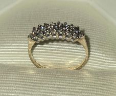 9ct Gold Ladies Ring - Size 7/N