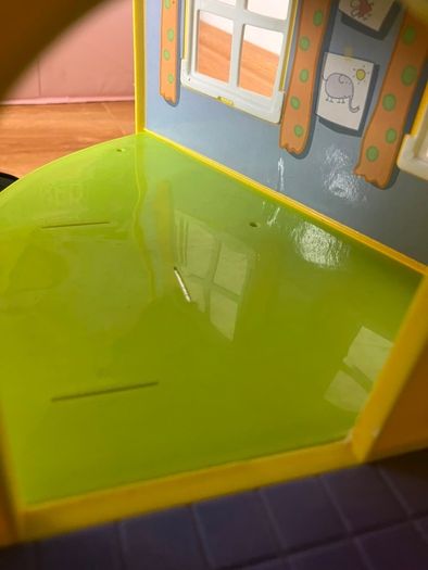 Peppa pig house and book
