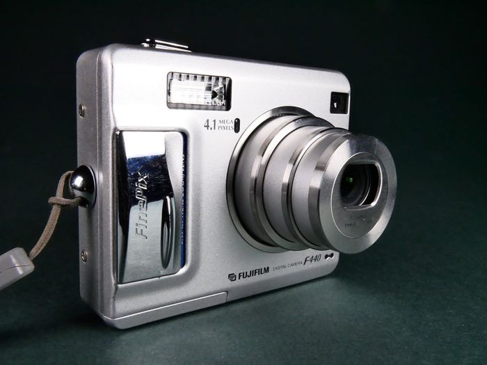 FUJIFILM FinePix F440 Digital Camera 4megapixel