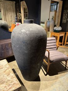 V large pot black rustic