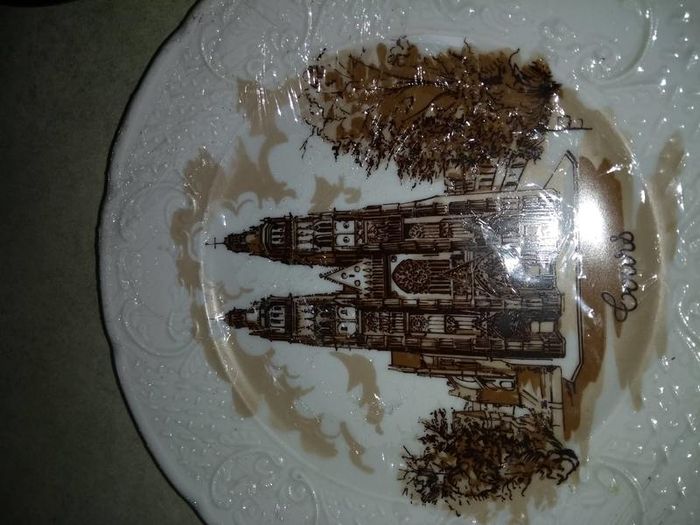 Holly bon china dish  could be use as wall hanging