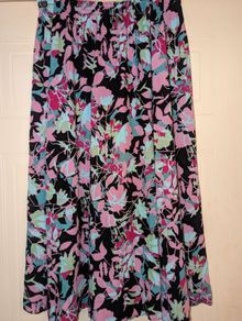Perfect for Summer. beautiful floral midi skirt