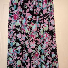Perfect for Summer. beautiful floral midi skirt