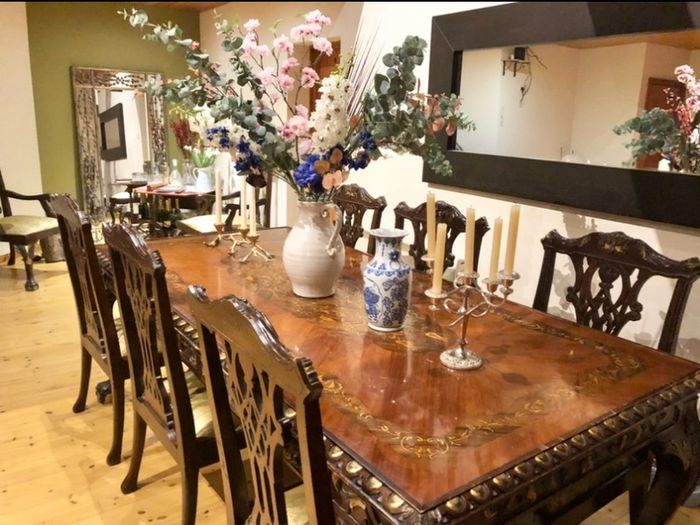 Antique Dinning Table & 8 Chairs