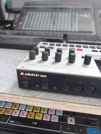 Elektron Machinedrum SPS-1UW+ MKII with Black Faceplate