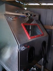 Sand blasting equipment