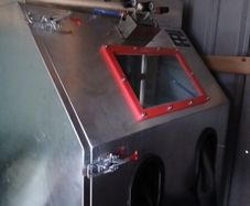 Sand blasting equipment