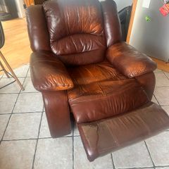 Real leather suite comprising a 3-seater sofa and two matching armchairs. Reclining functions are fully working. No tears  to the leather. Free to collect.