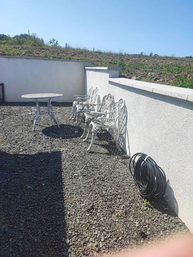 garden table and chairs