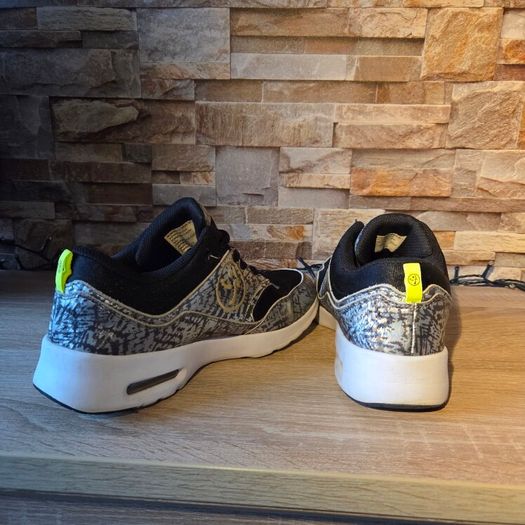 Trainers, size 6