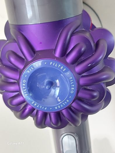 DYSON V6 Animal, with charger and Accesorie, in excellent condition